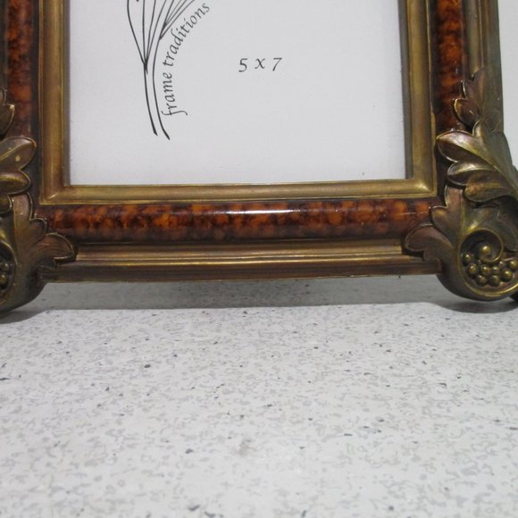 *Diva Boutique - Bronze Classical Grape Vine Scroll Table Top Frame - Picture 2 of 7